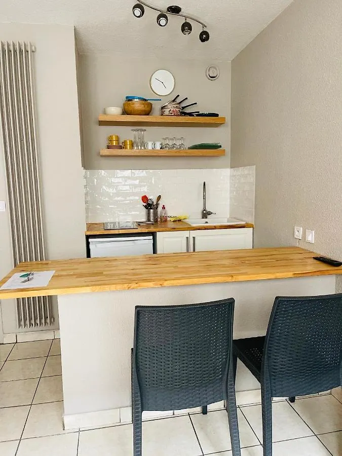 Studio Paradis Marsiglia 0*,  Francia